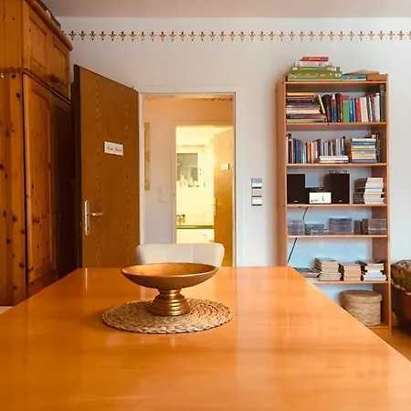 Mit Terrasse Und Garten *