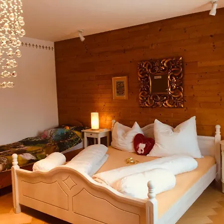 Mit Terrasse Und Garten *