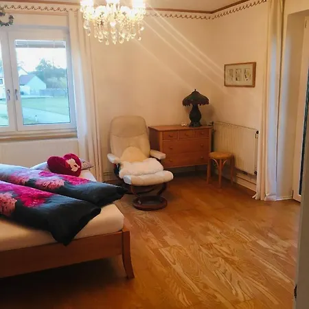 Mit Terrasse Und Garten *