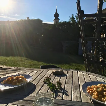 Mit Terrasse Und Garten