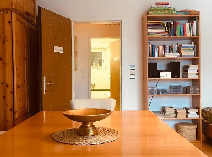 Mit Terrasse Und Garten *