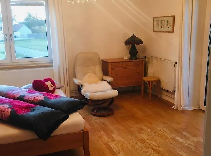 Mit Terrasse Und Garten *