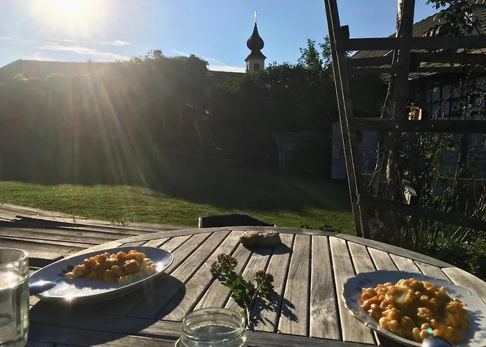 Mit Terrasse Und Garten